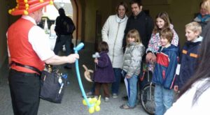 Ballontiere Hund mit Leine